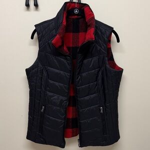 G.H. Bass & Co. Black Quilted Vest with Red Plaid Interior
